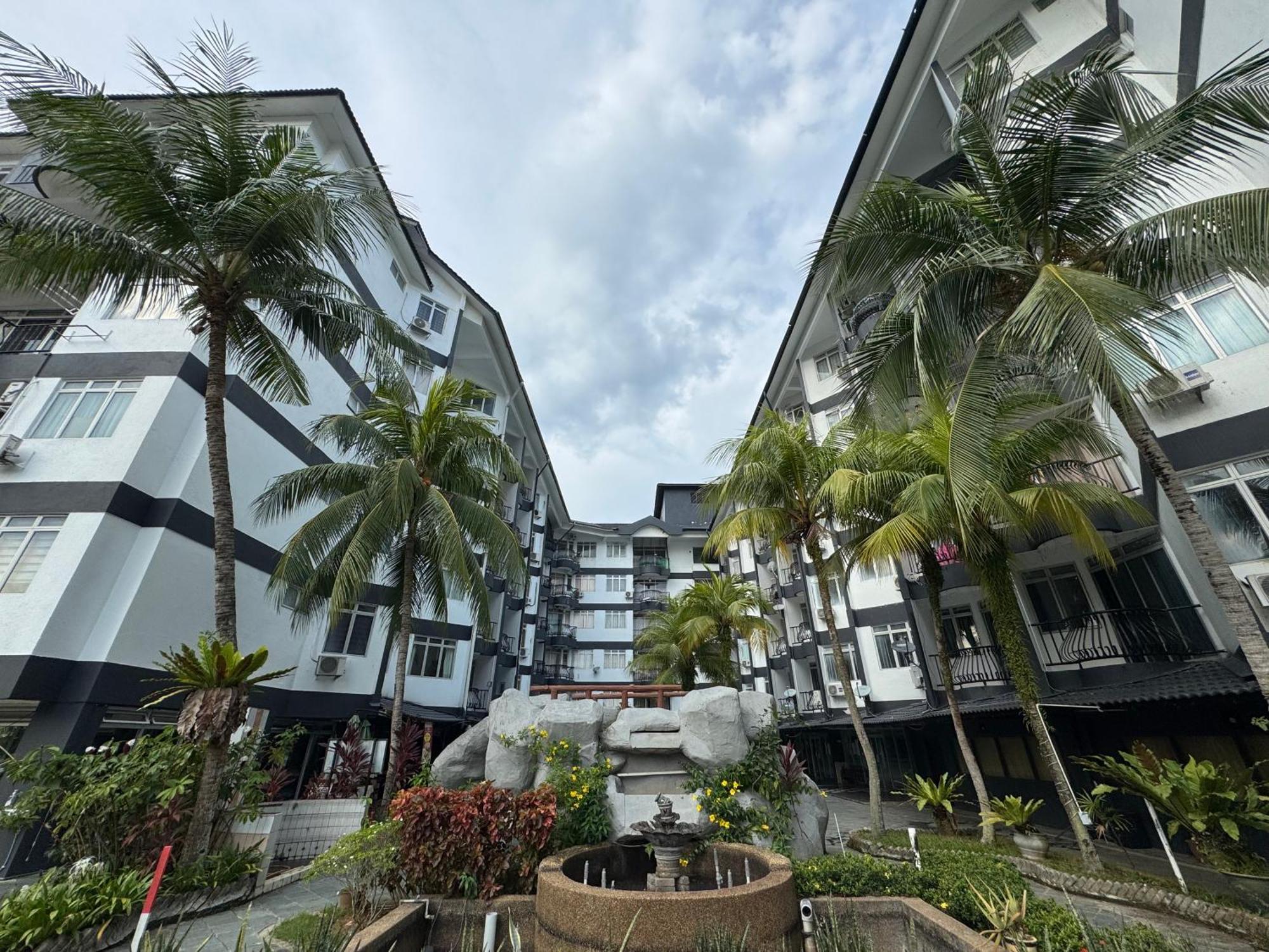 Golden Straits Apartment